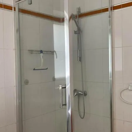 Spacieux Et Bien Equipe